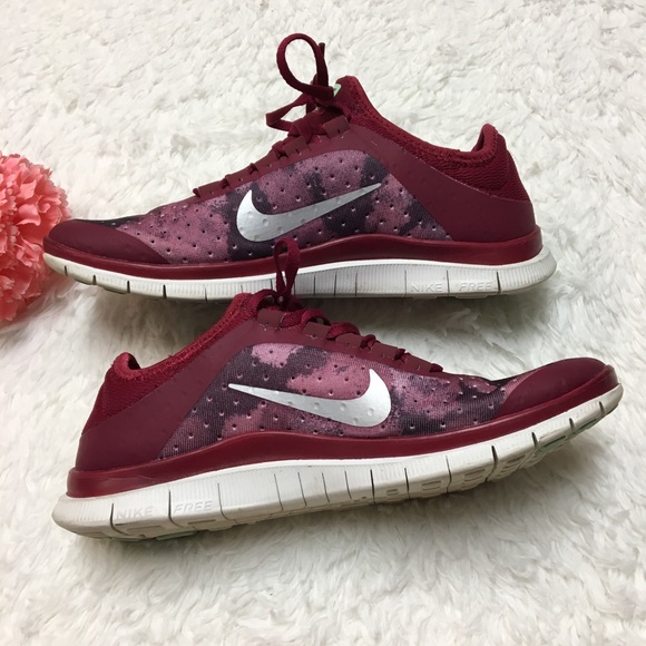 nike shoes maroon color